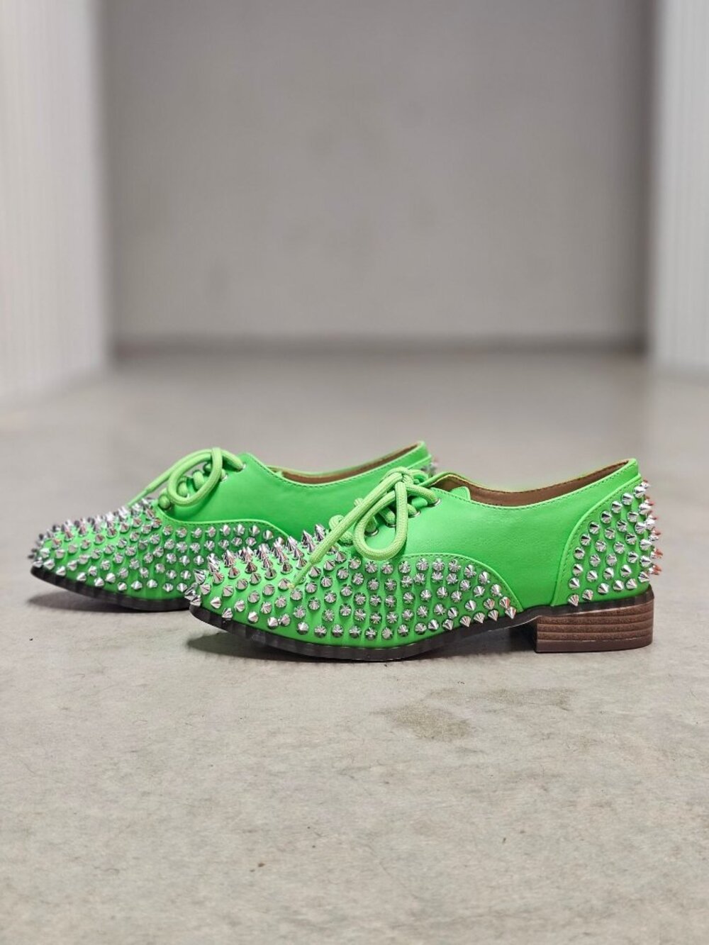 Studded Green Lace-Up Oxford Shoes With Silver Spikes & Wooden Heel - Picture 14 of 16